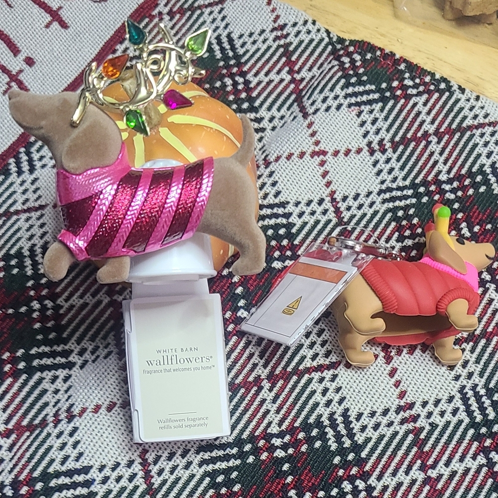 White Barn Festive Dog Wallflower Holder with Pink and Brown Accents